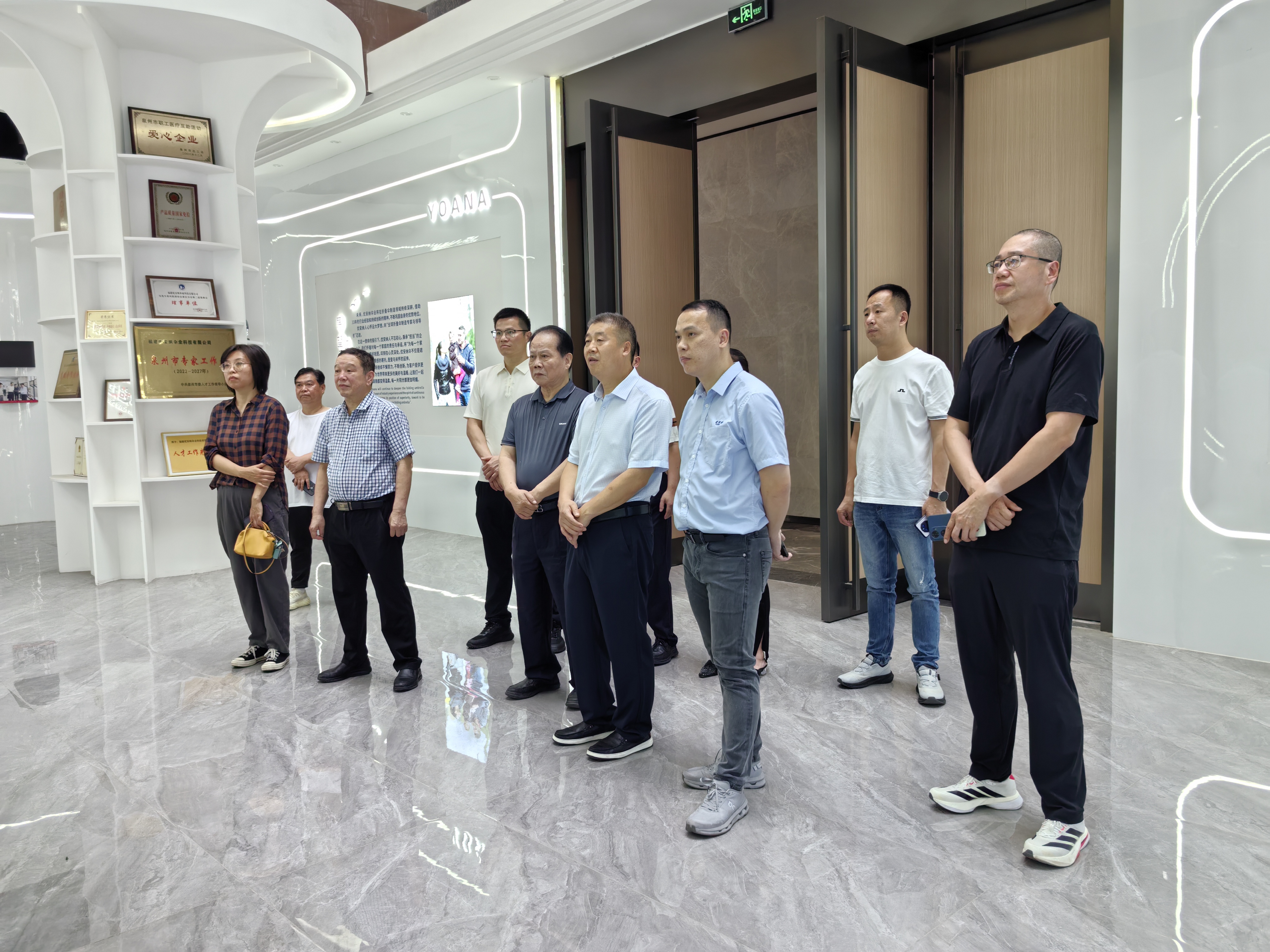 中國(guó)日用雜品工業(yè)協(xié)會(huì)調(diào)研組蒞臨優(yōu)安納傘業(yè)考察指導(dǎo)，共探傘業(yè)高質(zhì)量發(fā)展之路