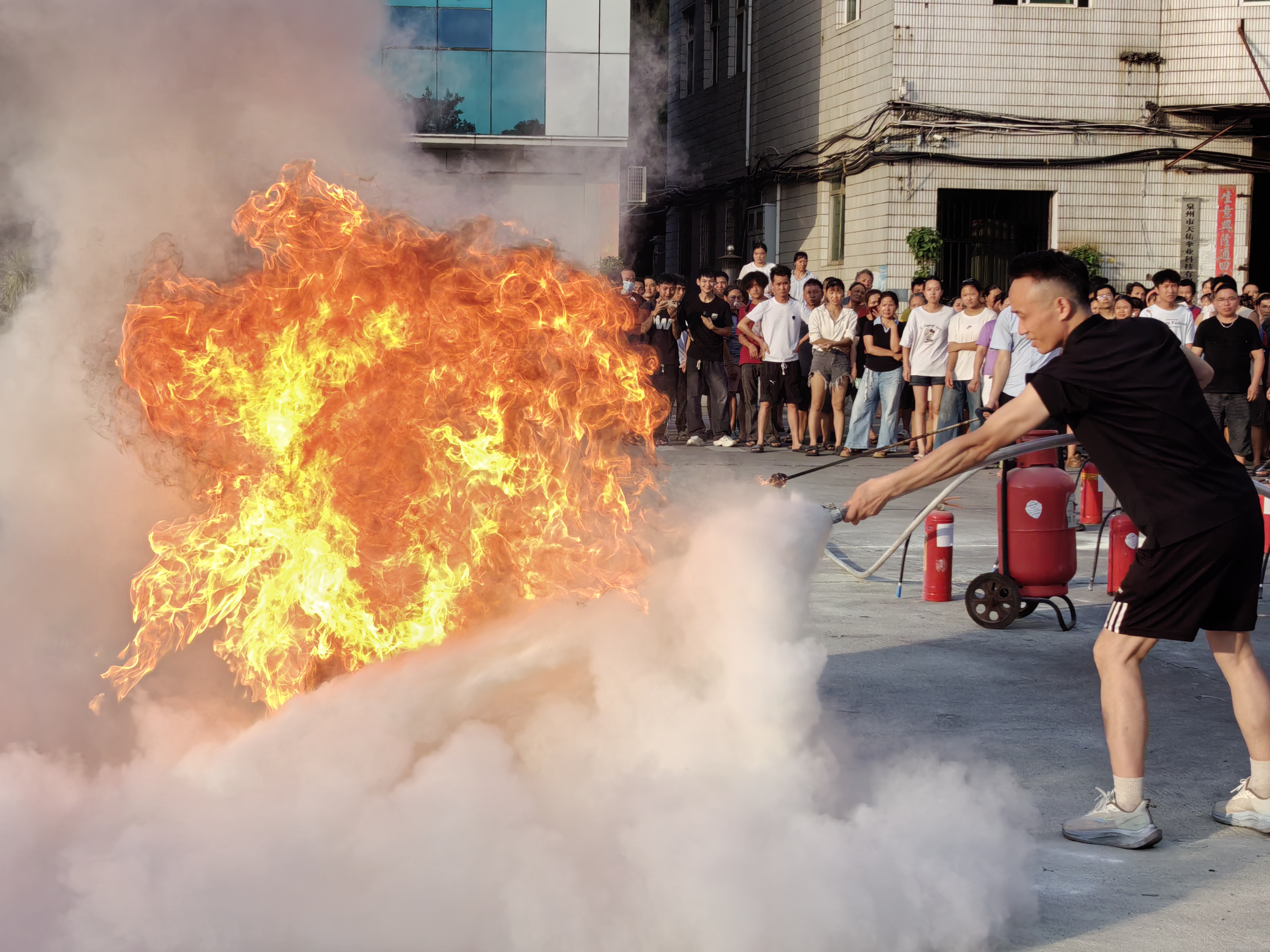 以練筑防，平安護航｜福建優(yōu)安納傘業(yè)大型消防應(yīng)急演練圓滿開展！